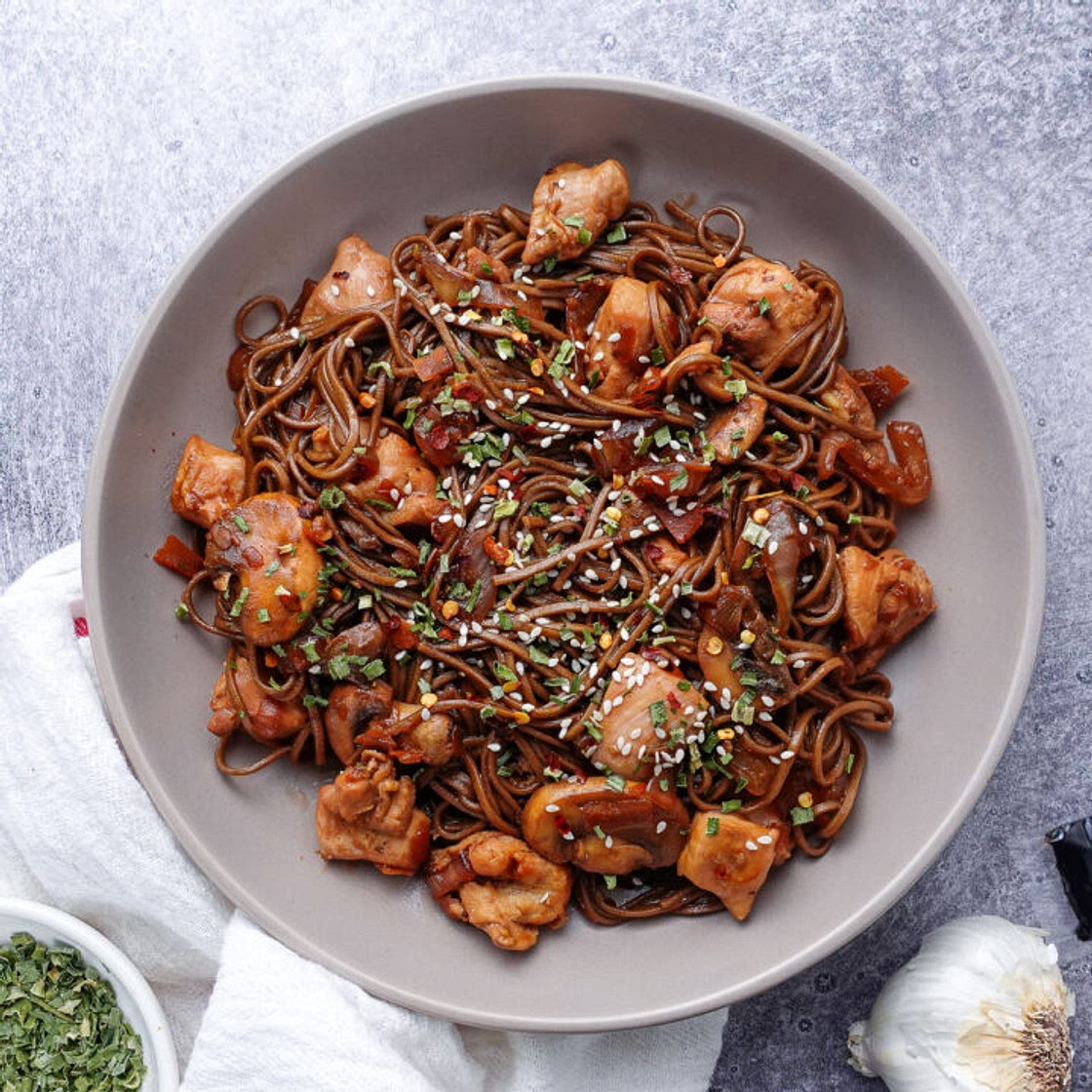 Garlic Ginger Soba Noodle Stir Fry in 20 Minutes
