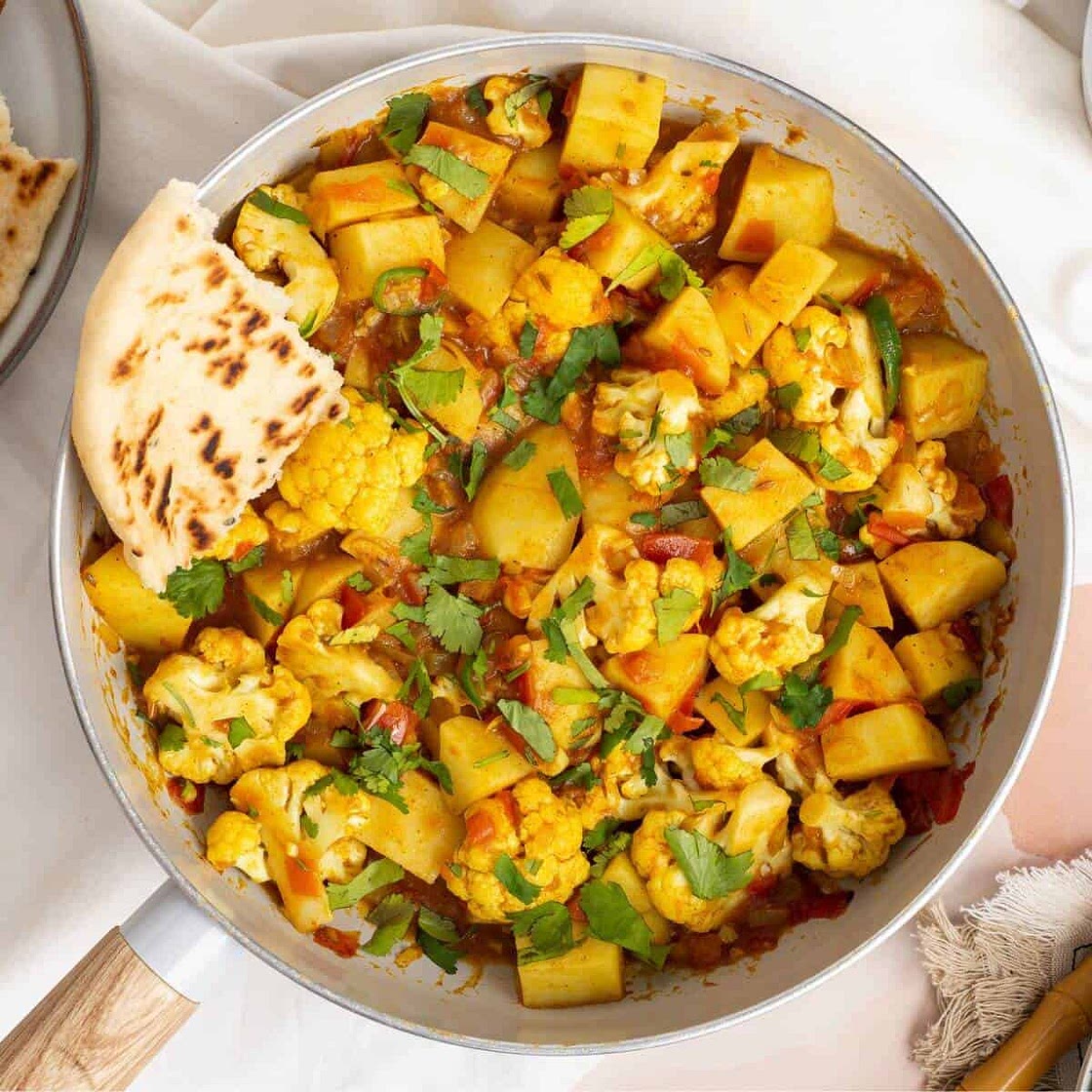 Aloo Gobi Masala (Cauliflower Potato Curry)