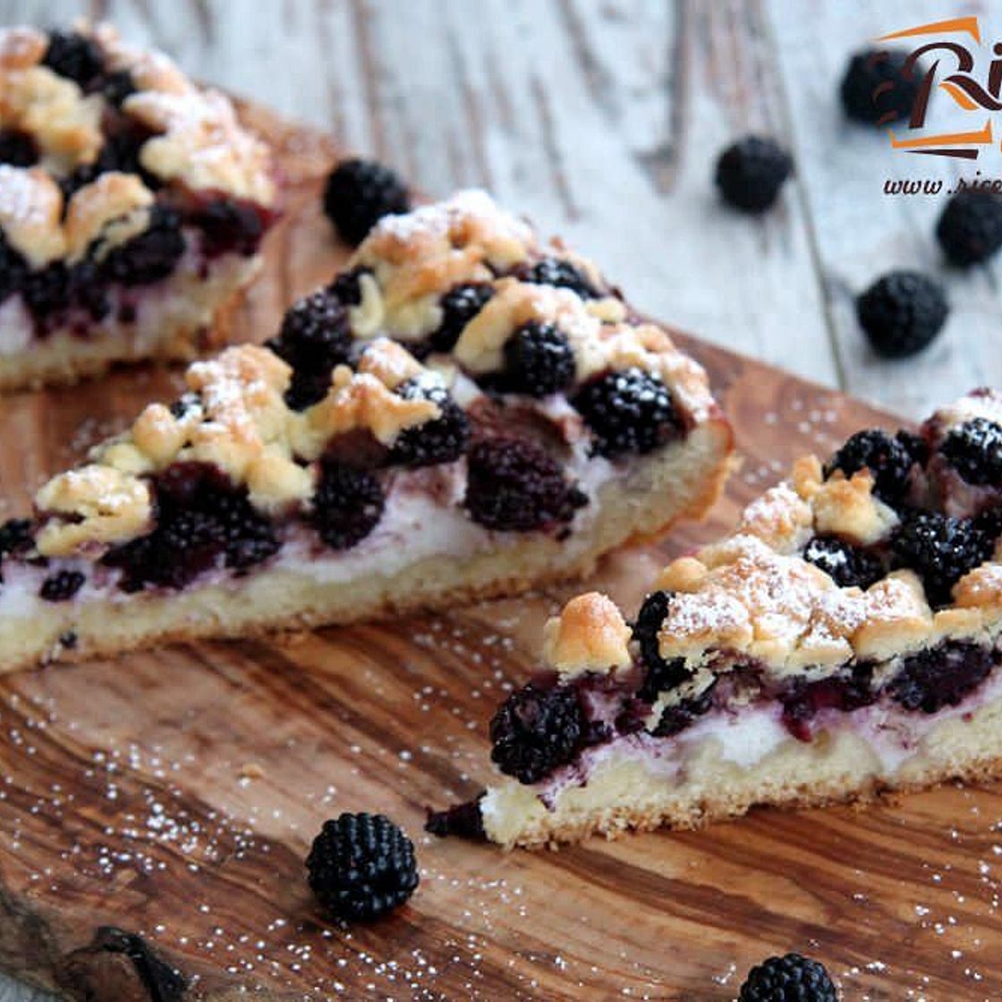 Sbriciolata ricotta e more