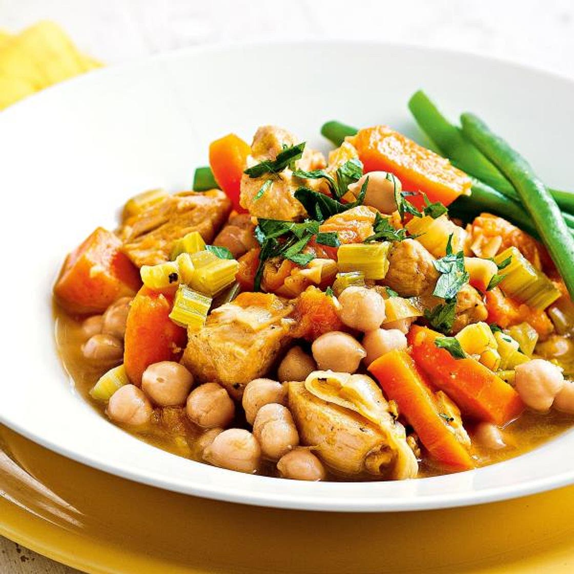 Receita de Grão de bico com frango e legumes