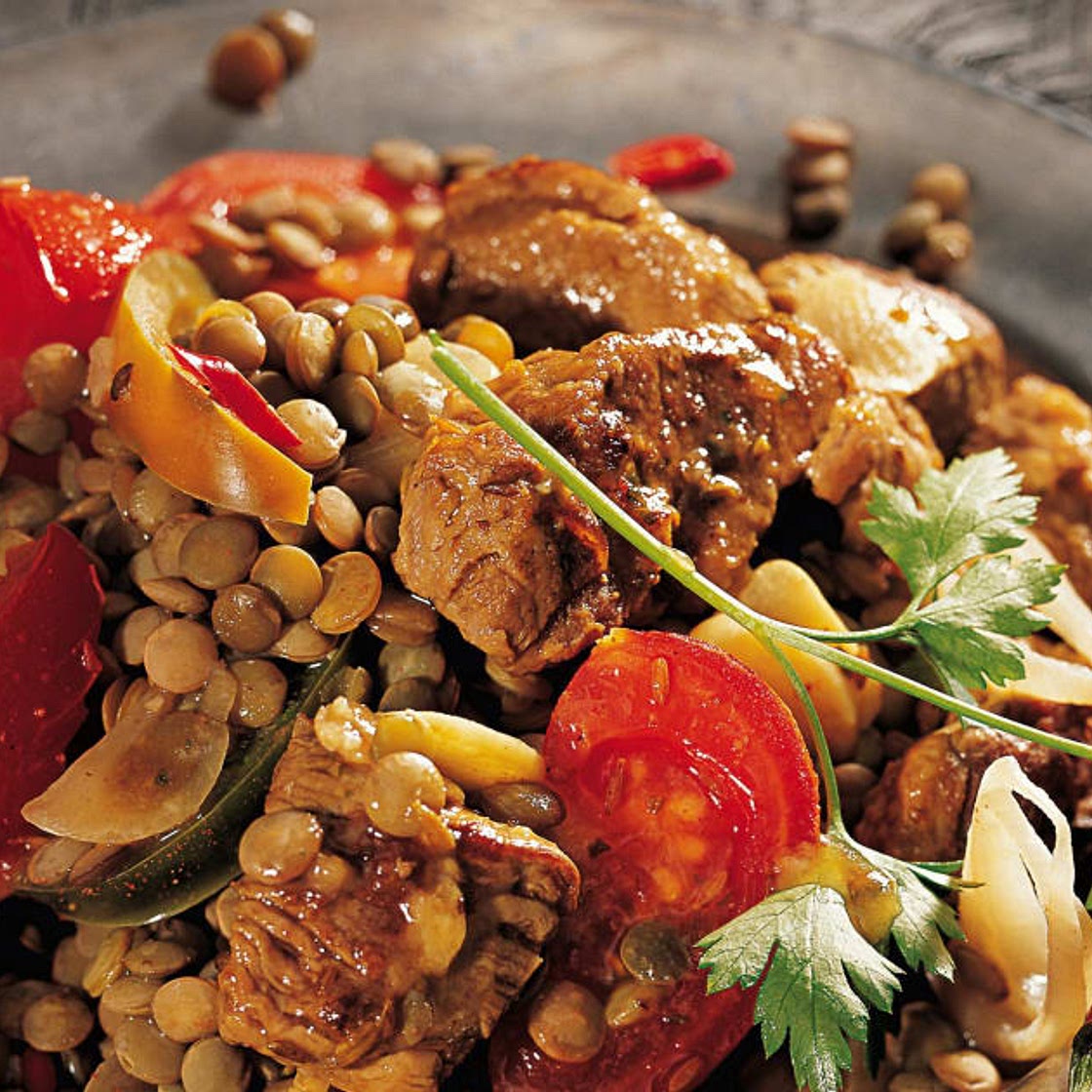 Kebab Halla (Kebab in der Pfanne) mit Linseneintopf