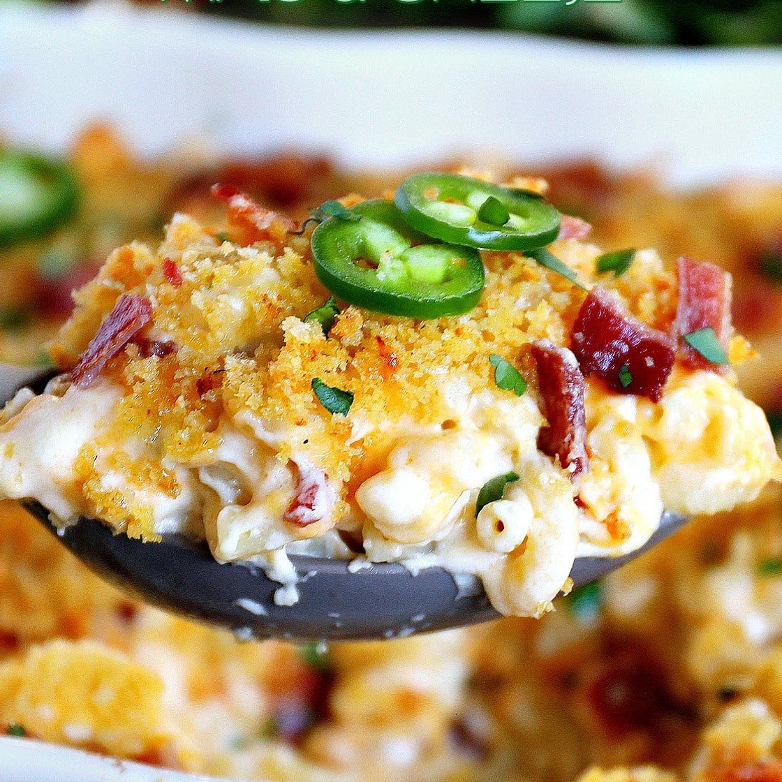 The BEST Jalapeño Popper Mac and Cheese