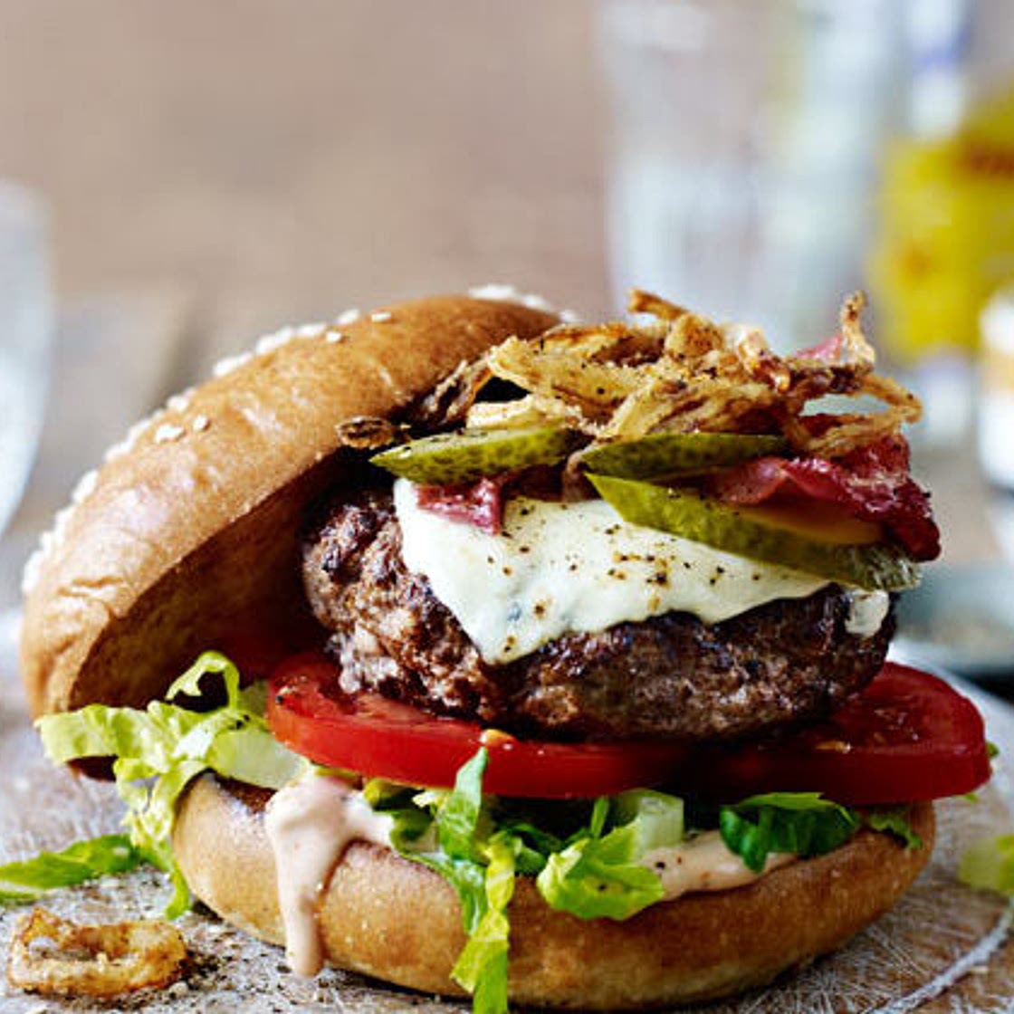 Mozzarella beef burgers with spicy fried onions