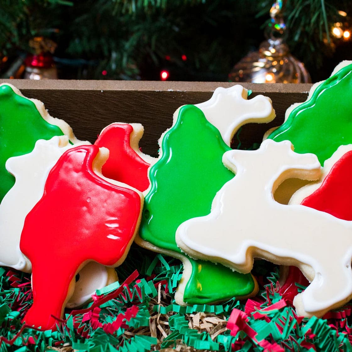 Glossy Sugar Cookie Icing (that hardens)
