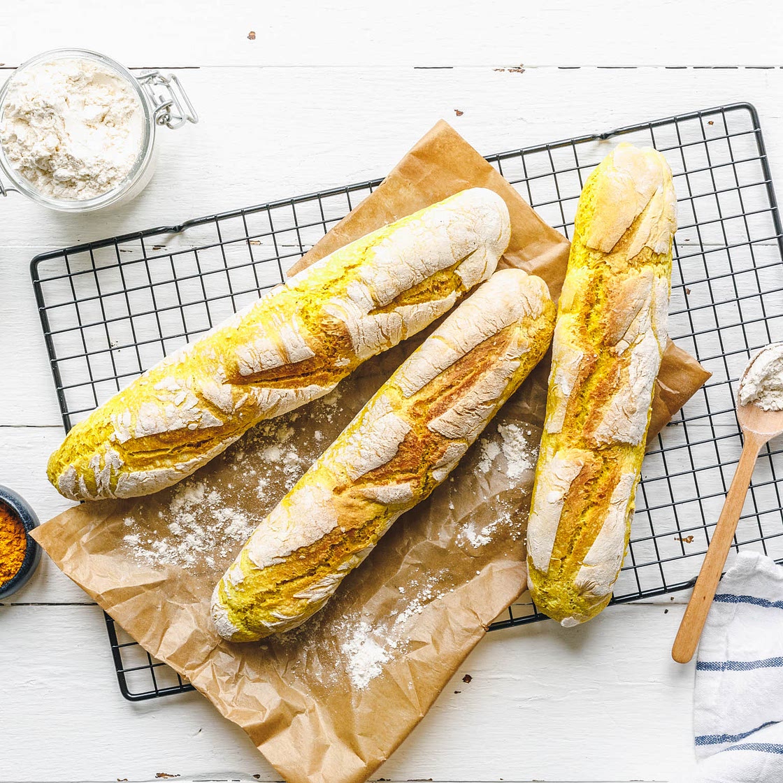 Knusprige, würzige Kurkuma-Baguettes