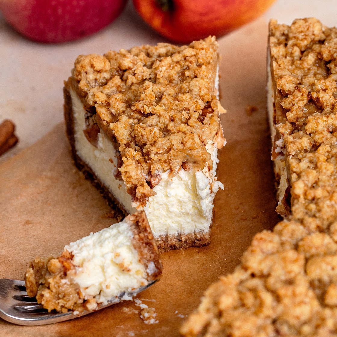 Apple Crumble Cheesecake