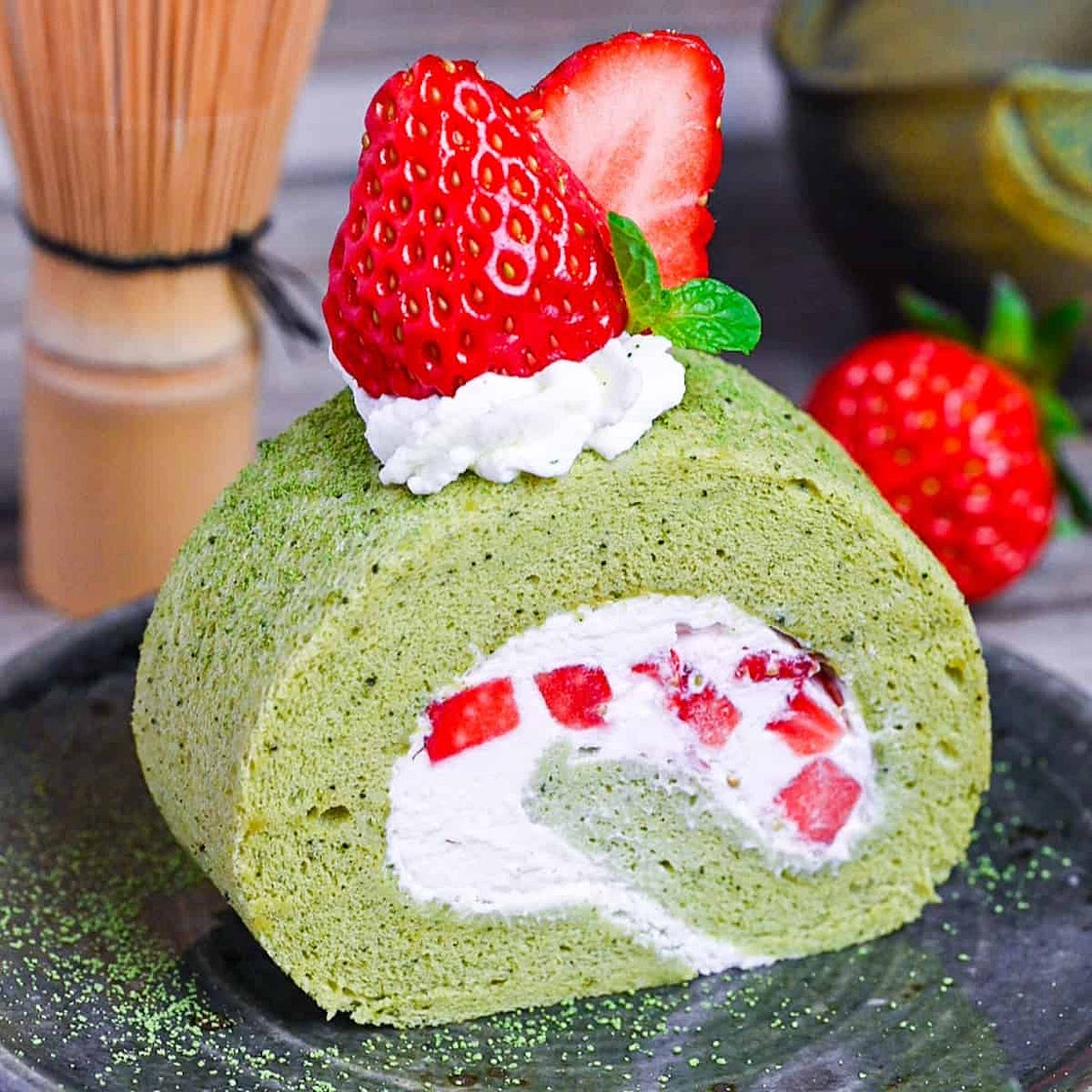 Matcha Roll Cake (Green Tea Swiss Roll)