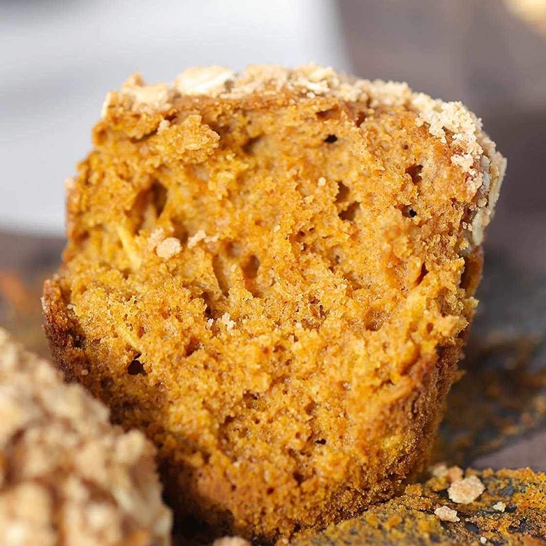 Pumpkin Streusel Oat Muffins