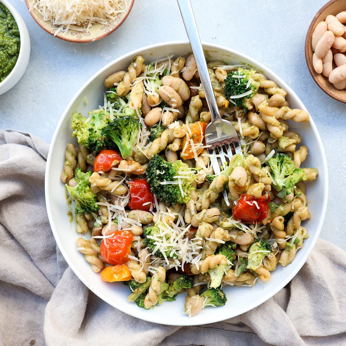 white bean & veggie pesto pasta
