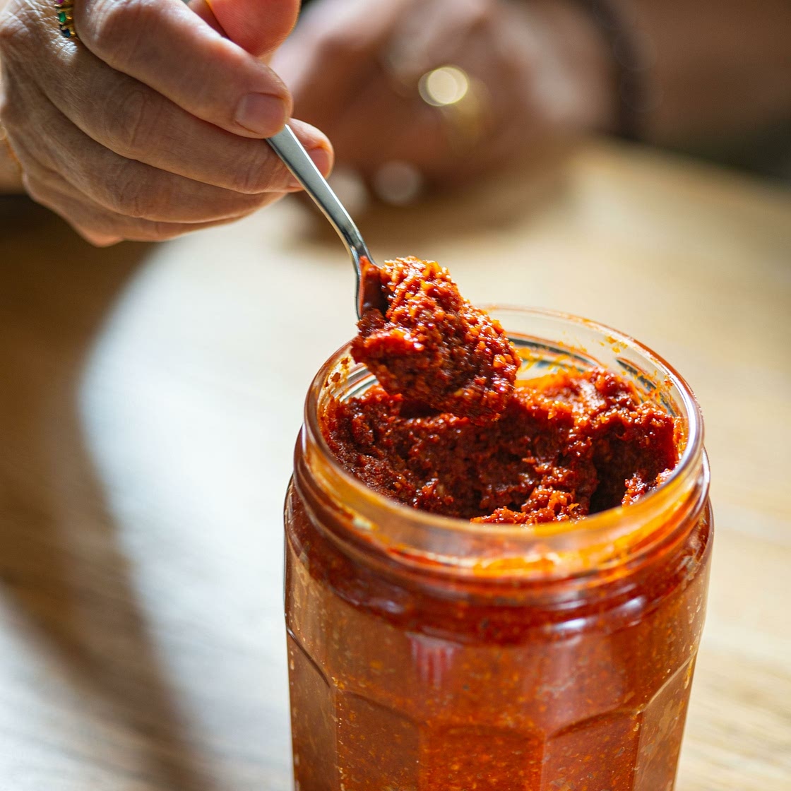 Easy Red Chilli Garlic Chutney (Gujarati lasan ni chutney)