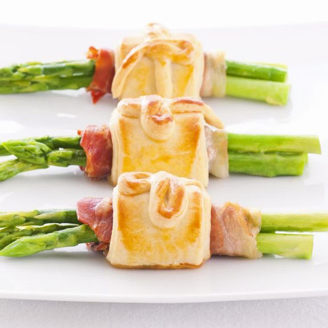 Bouchée d'asperges vertes au jambon cru