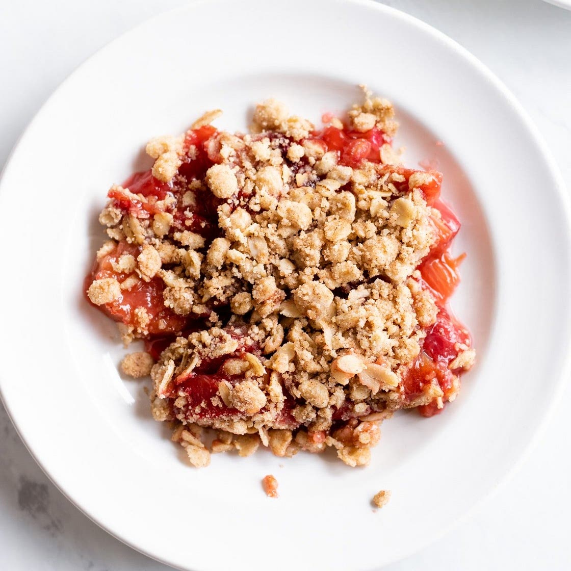Low FODMAP Strawberry Rhubarb Crumble