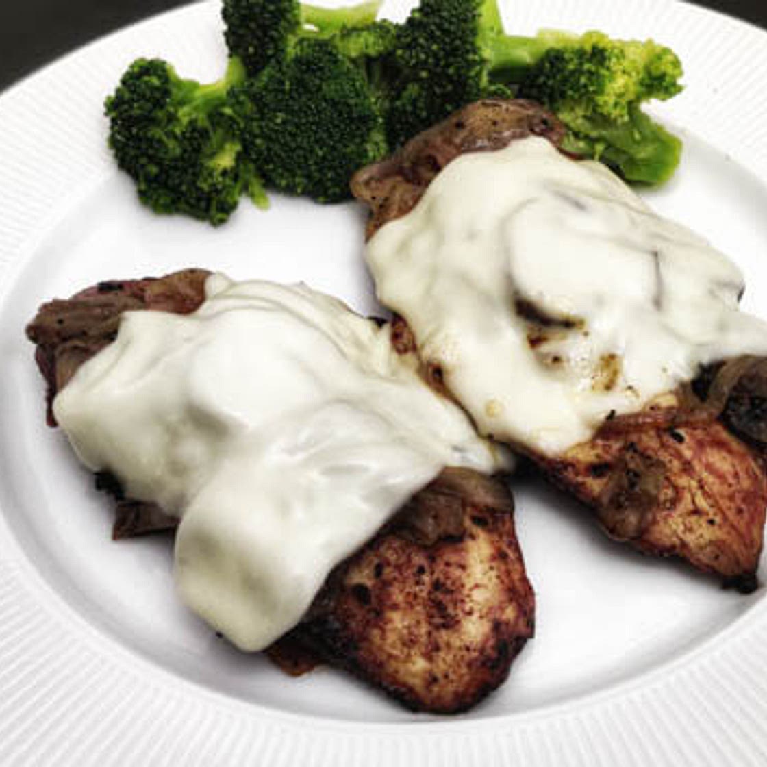 Smothered Chicken Texas Roadhouse (Copycat Recipe)