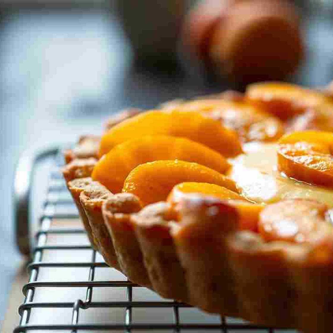 Découvrez la recette de Tarte aux Abricots au Romarin - Facile et Savoureuse