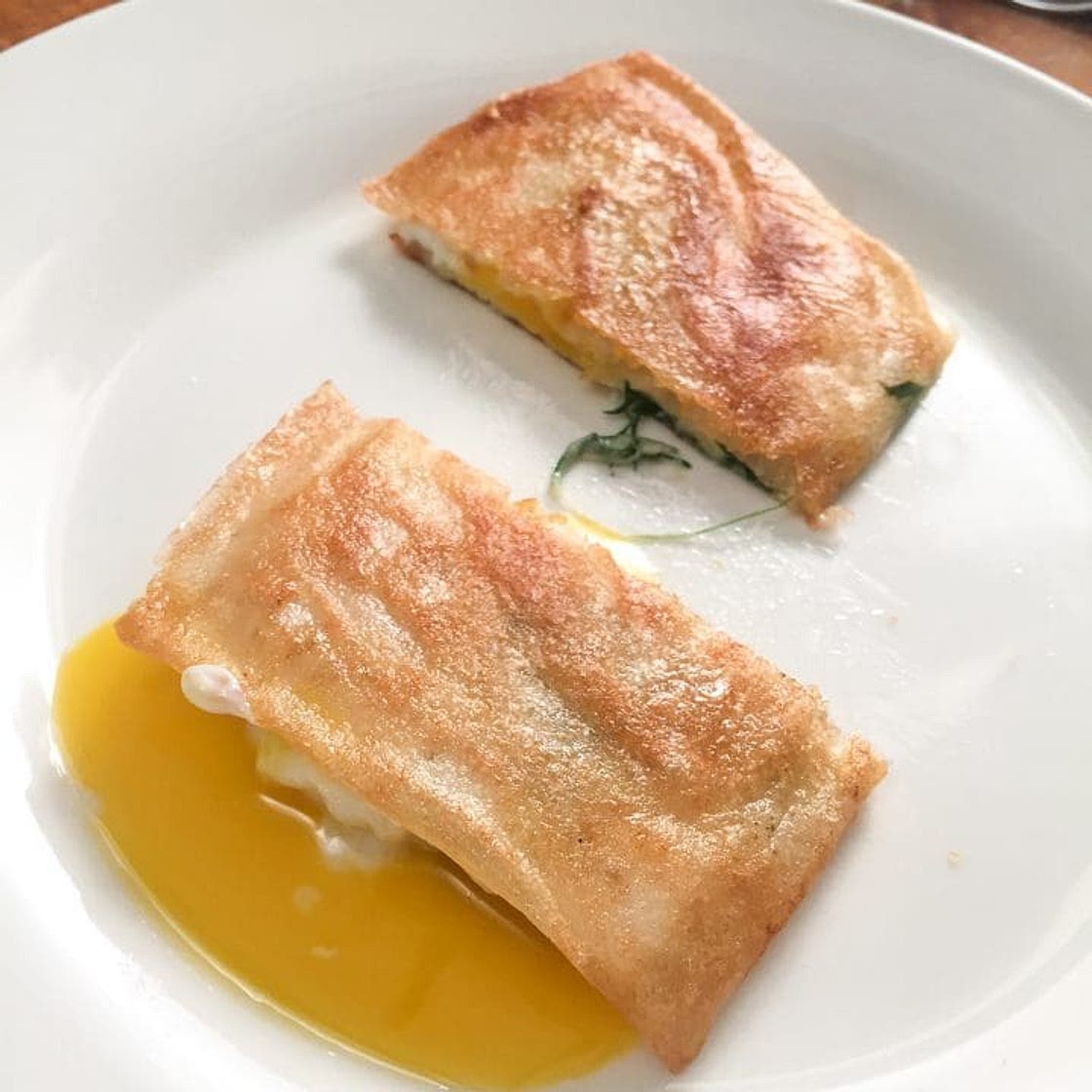 Feuilles de brick farcies aux oeufs et à l'aneth