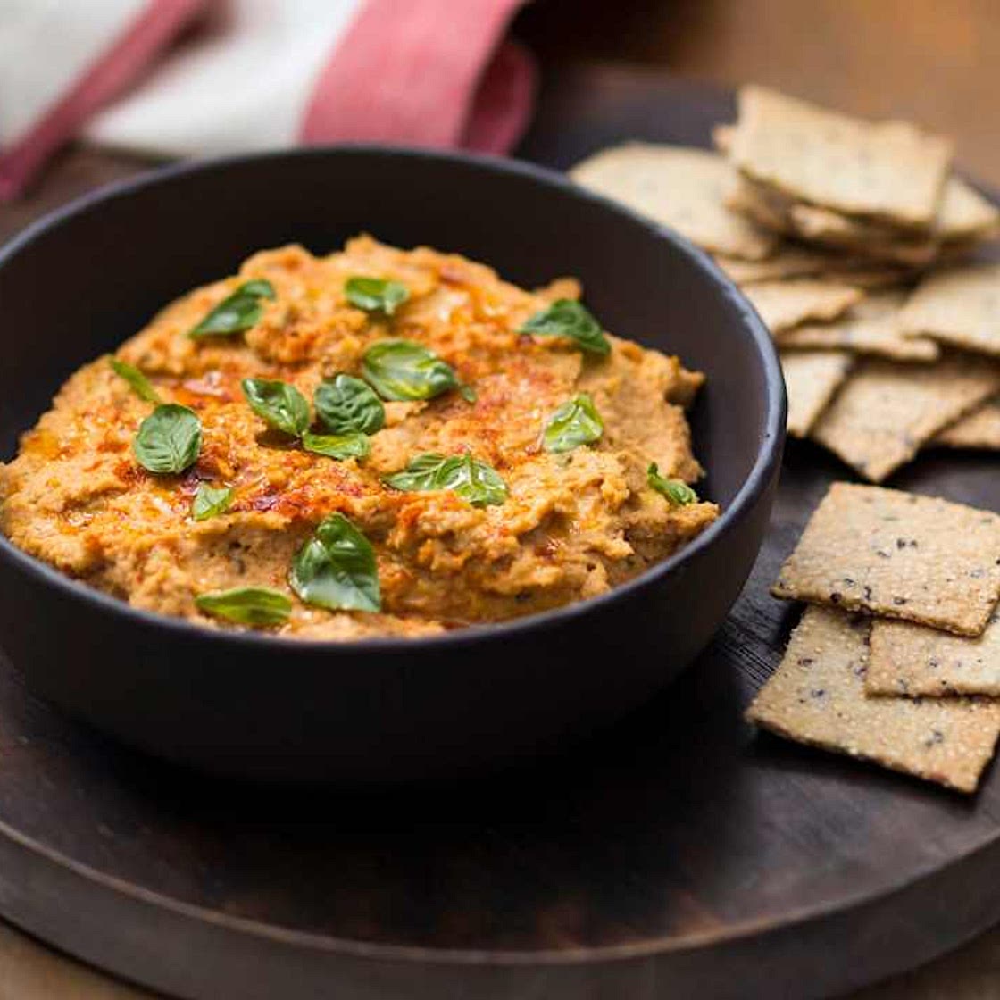 Sundried tomato hommus with crackers
