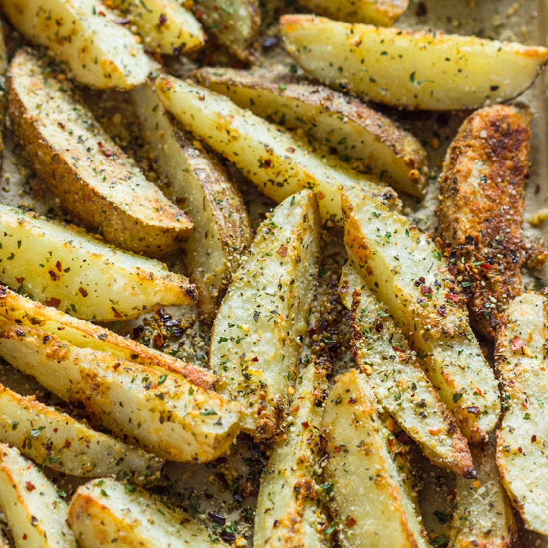 Crispy Baked Garlic Parmesan Potato Wedges