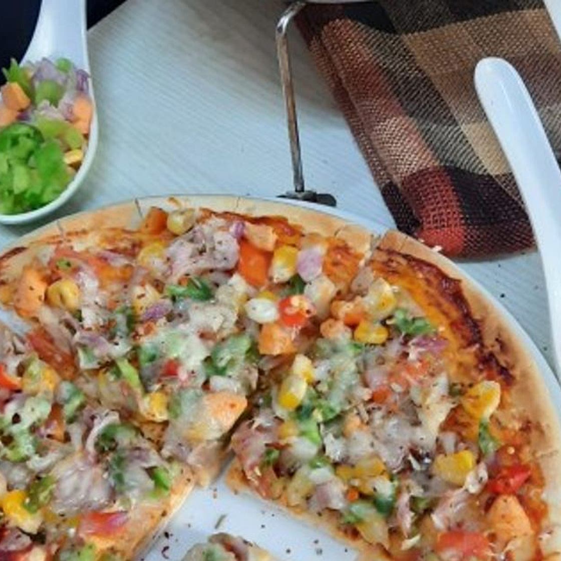 वेजिटेबल पिज़्ज़ा (vegetable pizza recipe in Hindi)