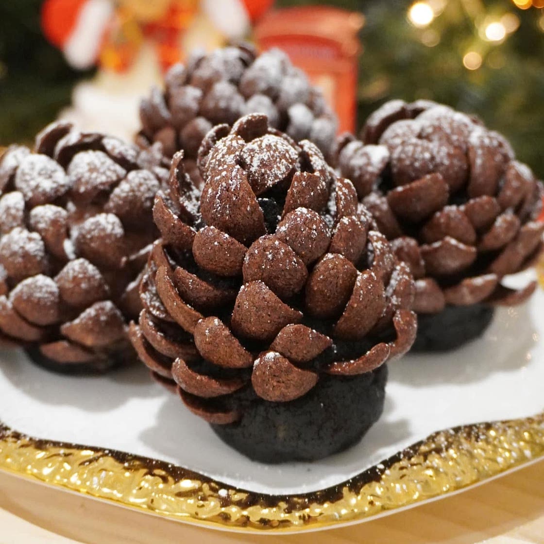 Oreo Pine Cone Cake