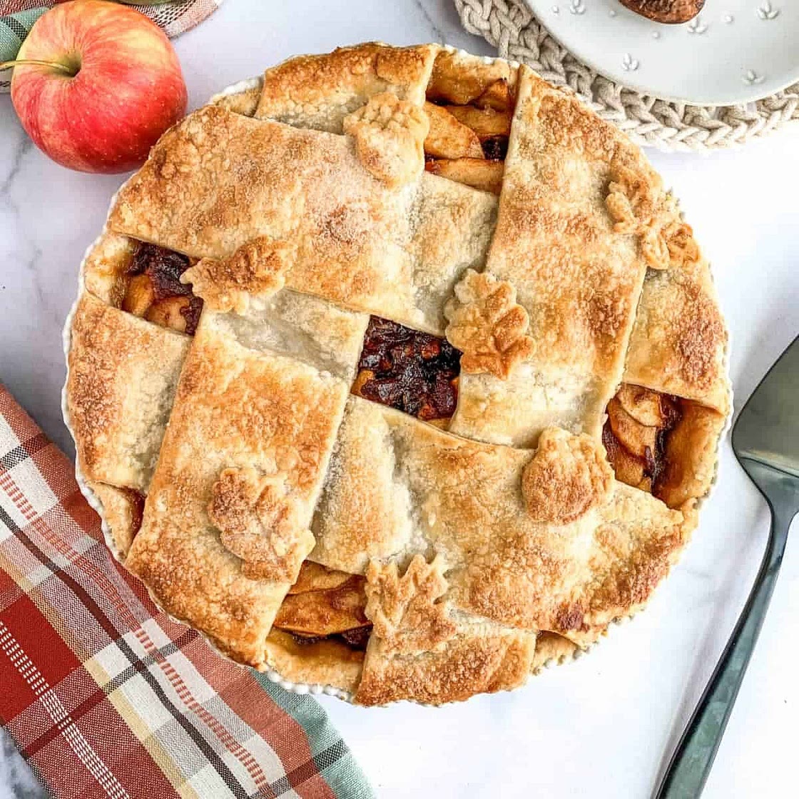 Apple Date Pie