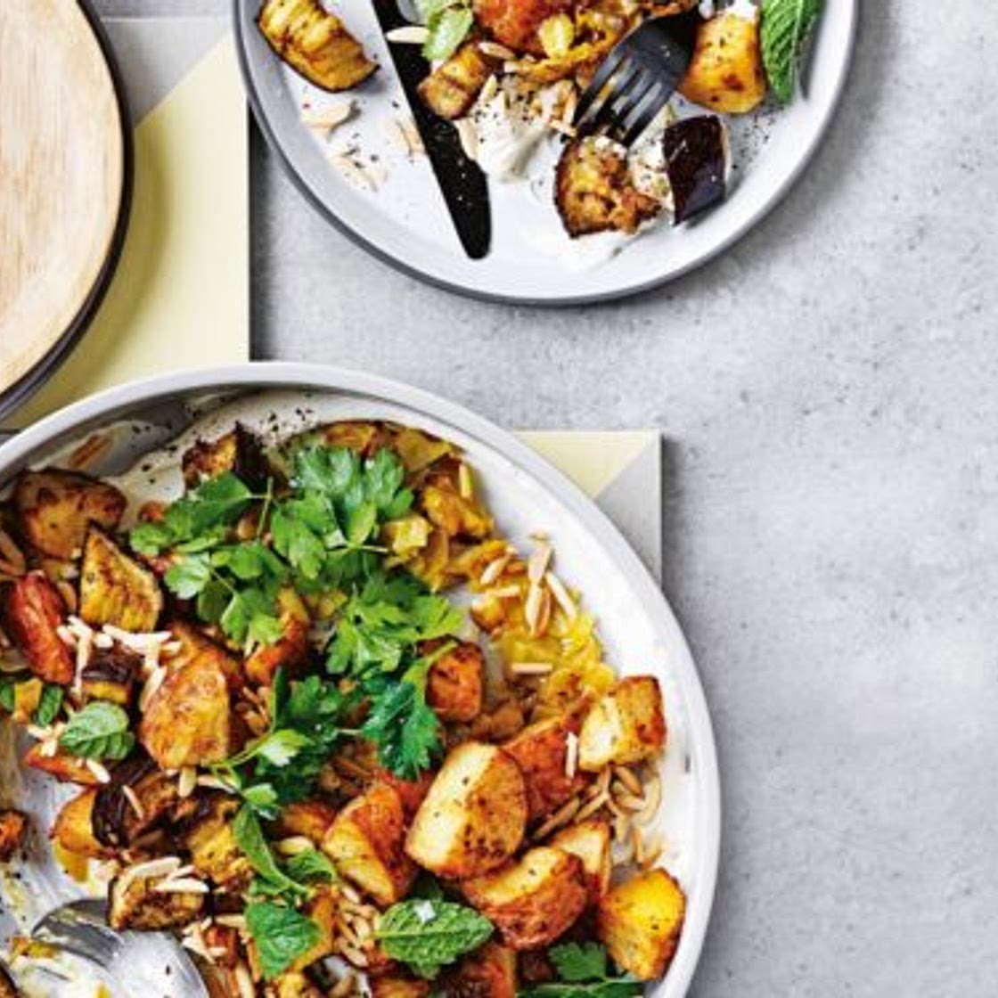 geroosterde aardappels met aubergine en prei