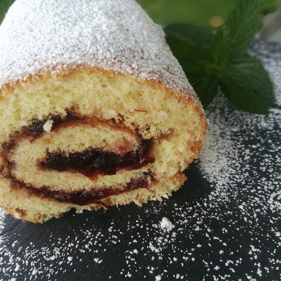 Αφράτο Ρολό παντεσπάνι με μαρμελάδα