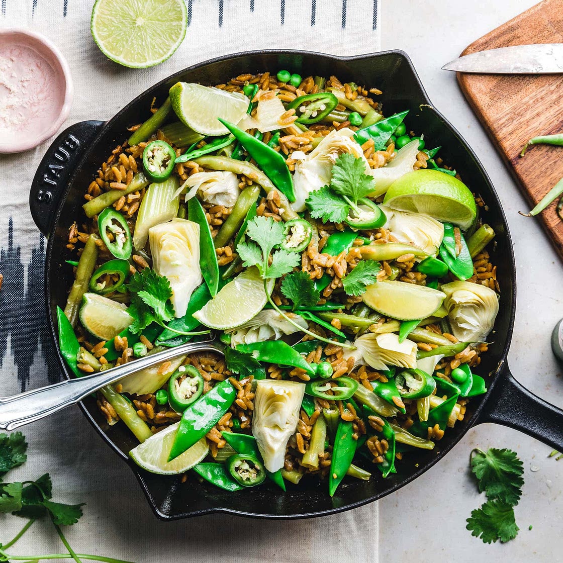 Grüne Paella mit Bohnen, Erbsen & Zuckerschoten