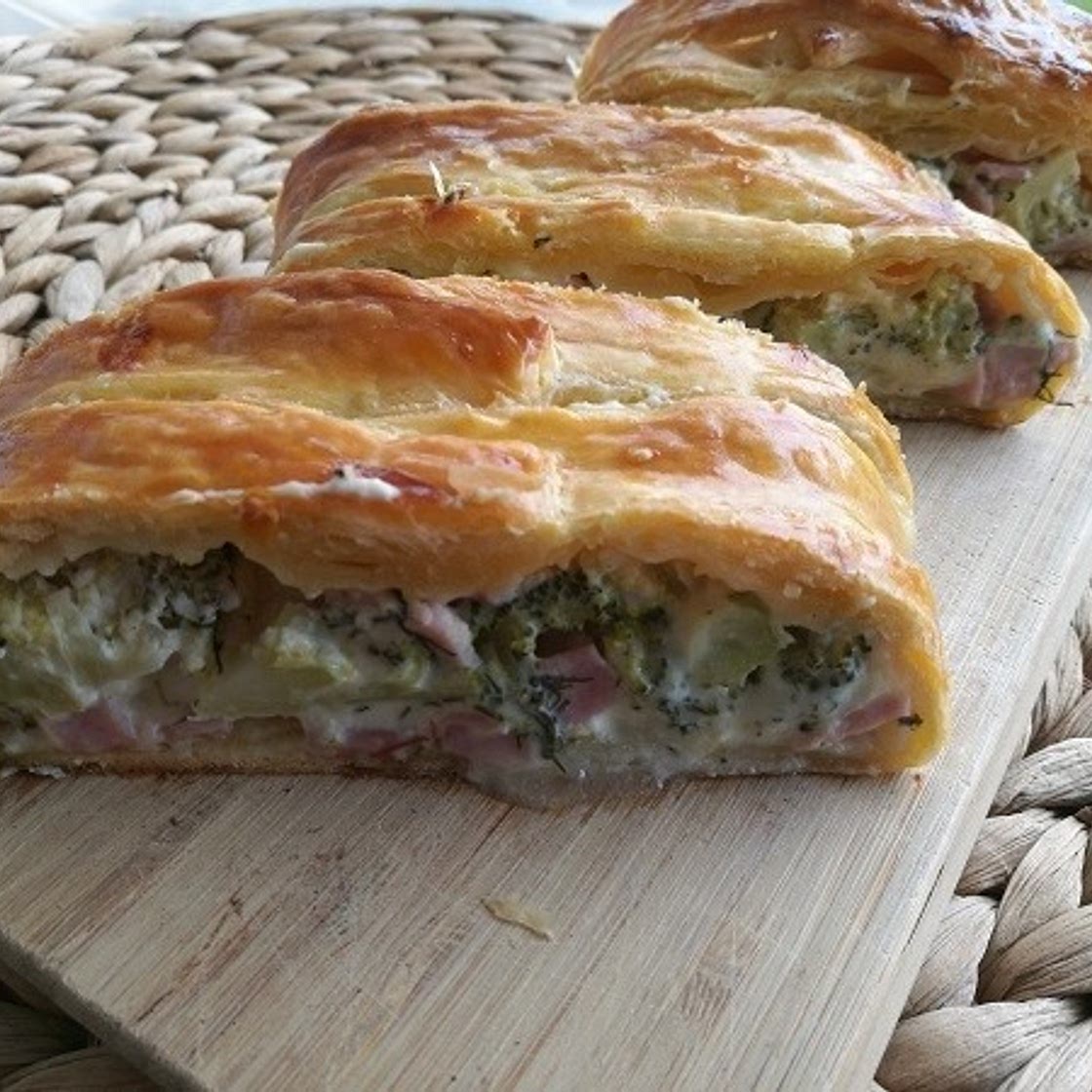 Ρολό σφολιάτας με ζαμπόν και μπρόκολο