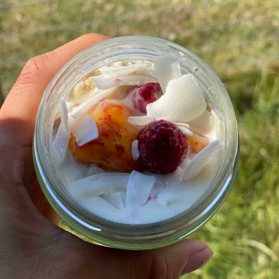 Coconut, mango & vanilla overnight oats