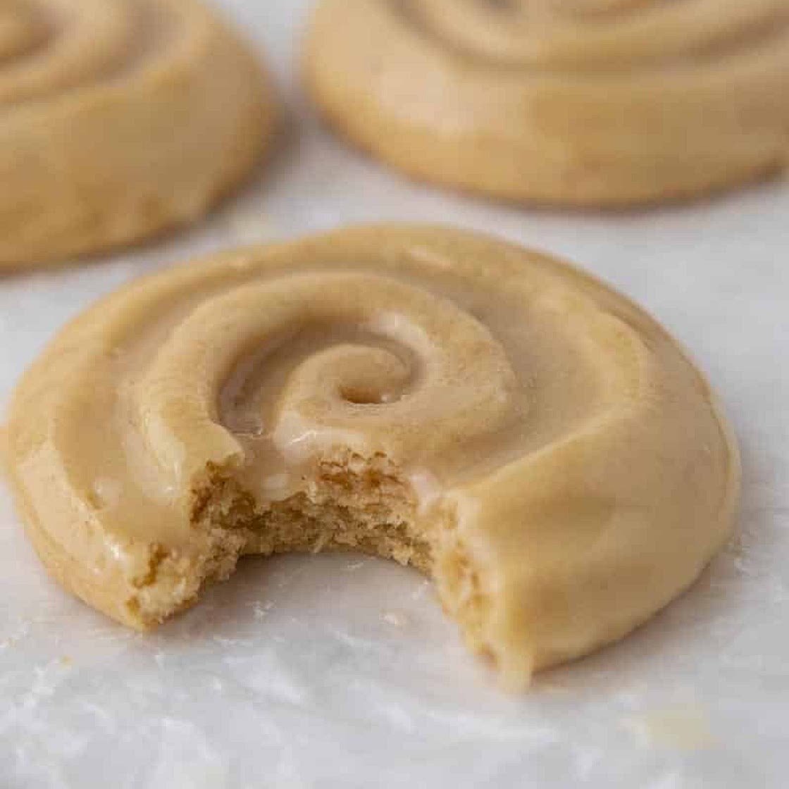 CRUMBL Honey Bun Cookies