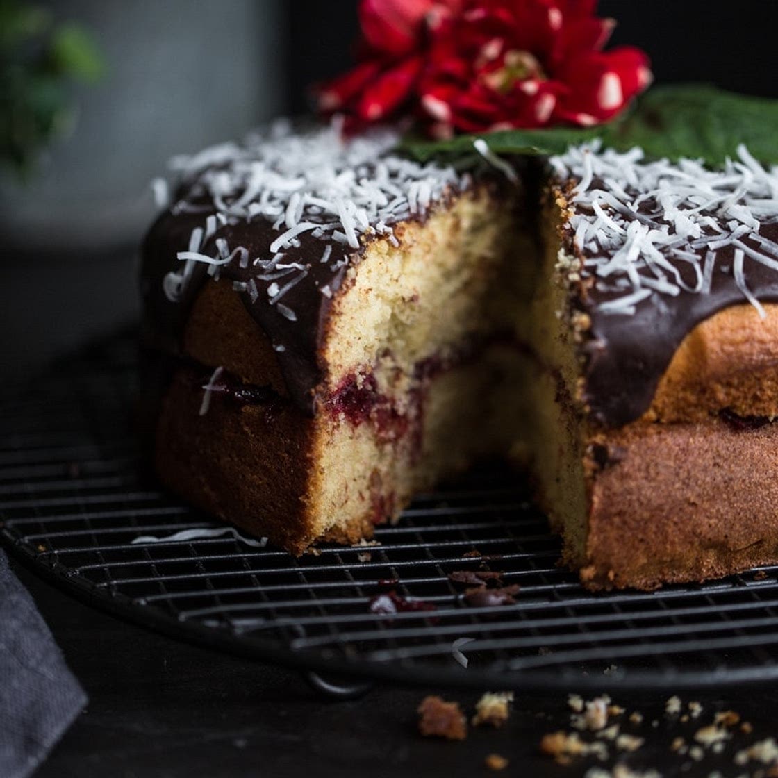 LAMINGTON CAKE