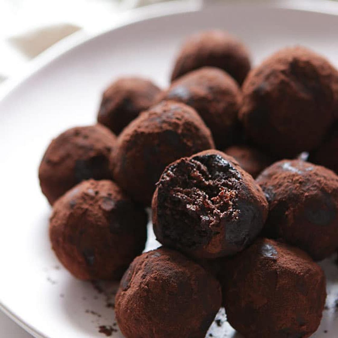 Vegan Chocolate Peanut Butter Energy Balls