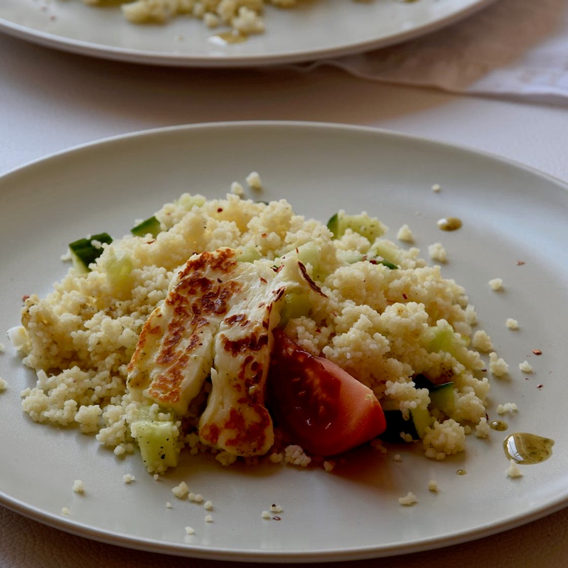 Couscous-Salat mit Halloumi und Senfdressing