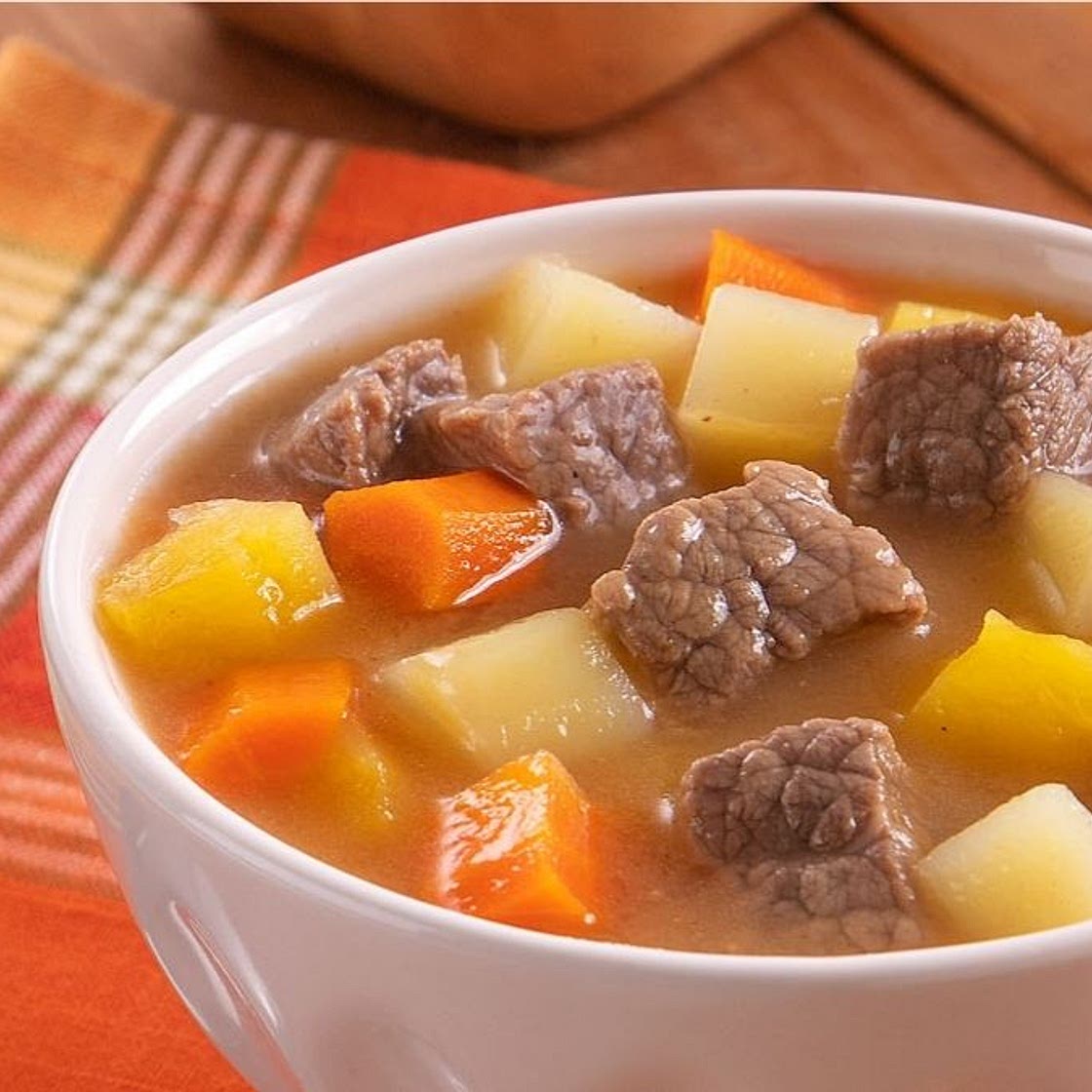SOPA DE CARNE COM LEGUMES