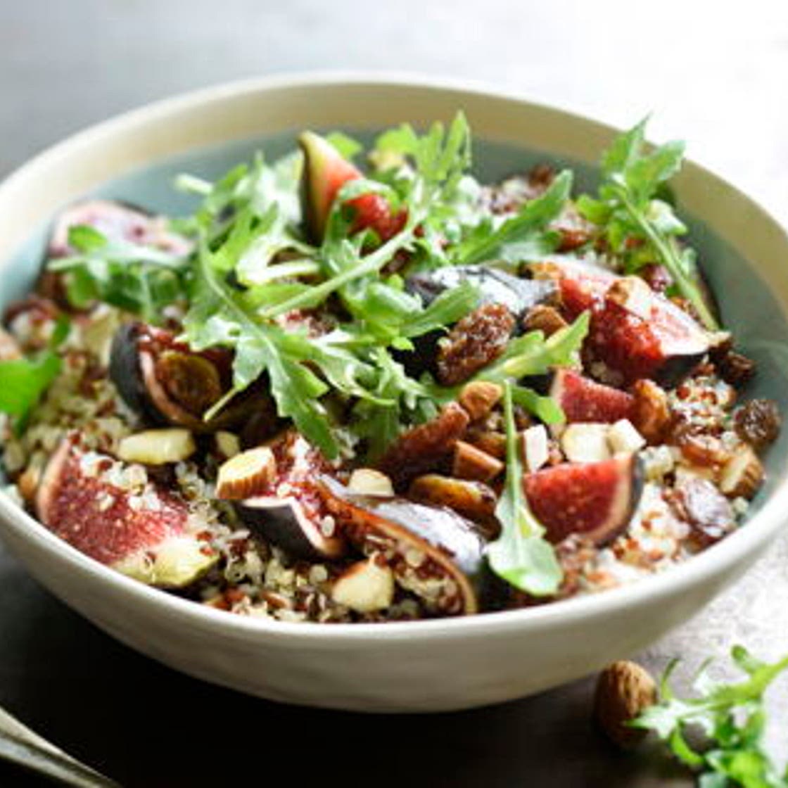 Salade de quinoa aux figues et aux raisins secs