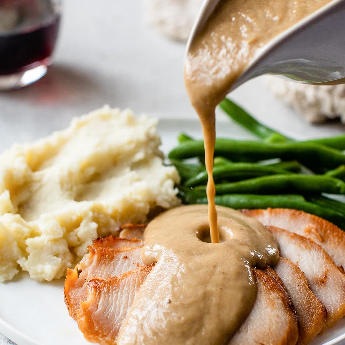 Make-Ahead Flourless Turkey Gravy (Low-Carb)