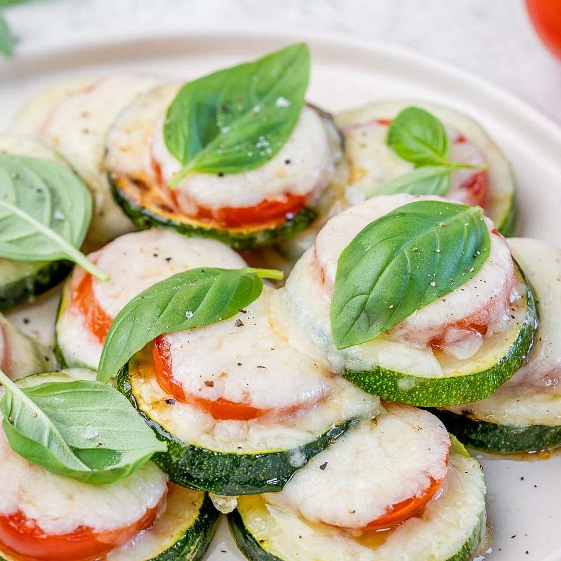 Skillet Zucchini Margherita Pizza Bites