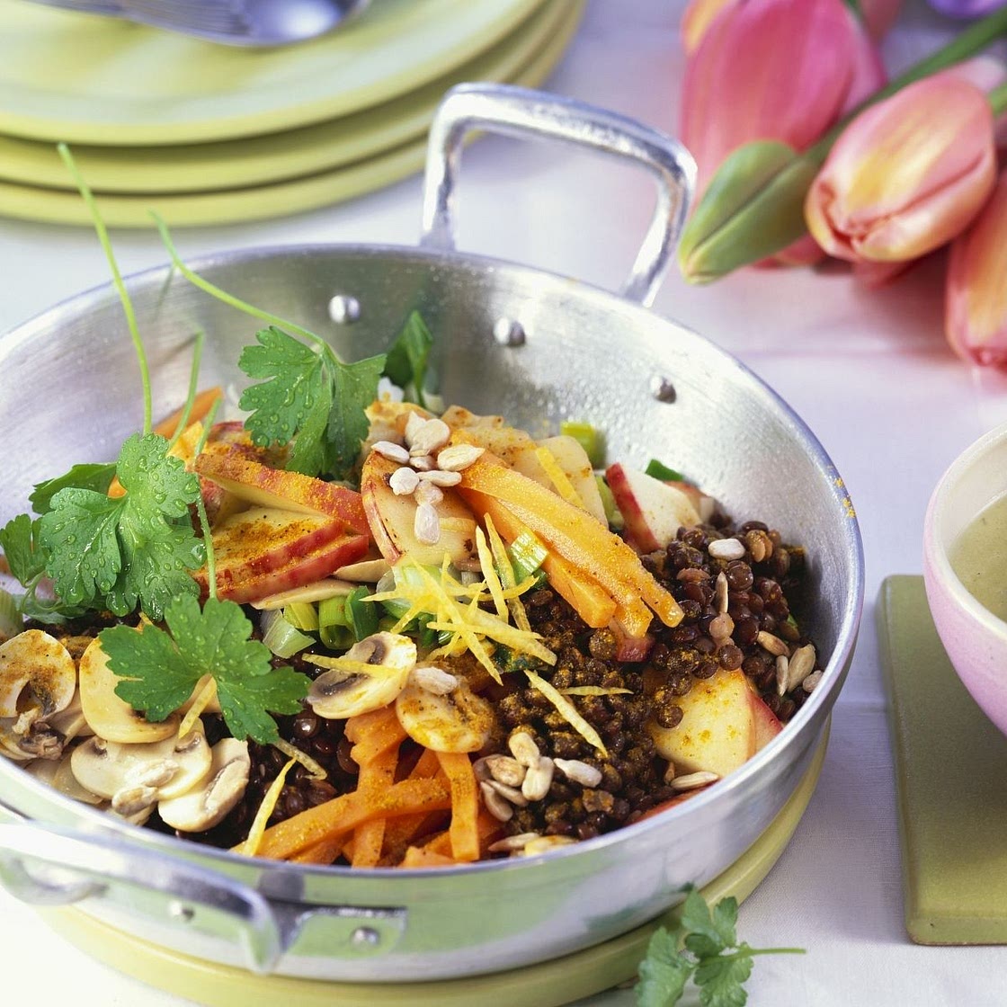 Linsen-Gemüsepfanne mit Champignons