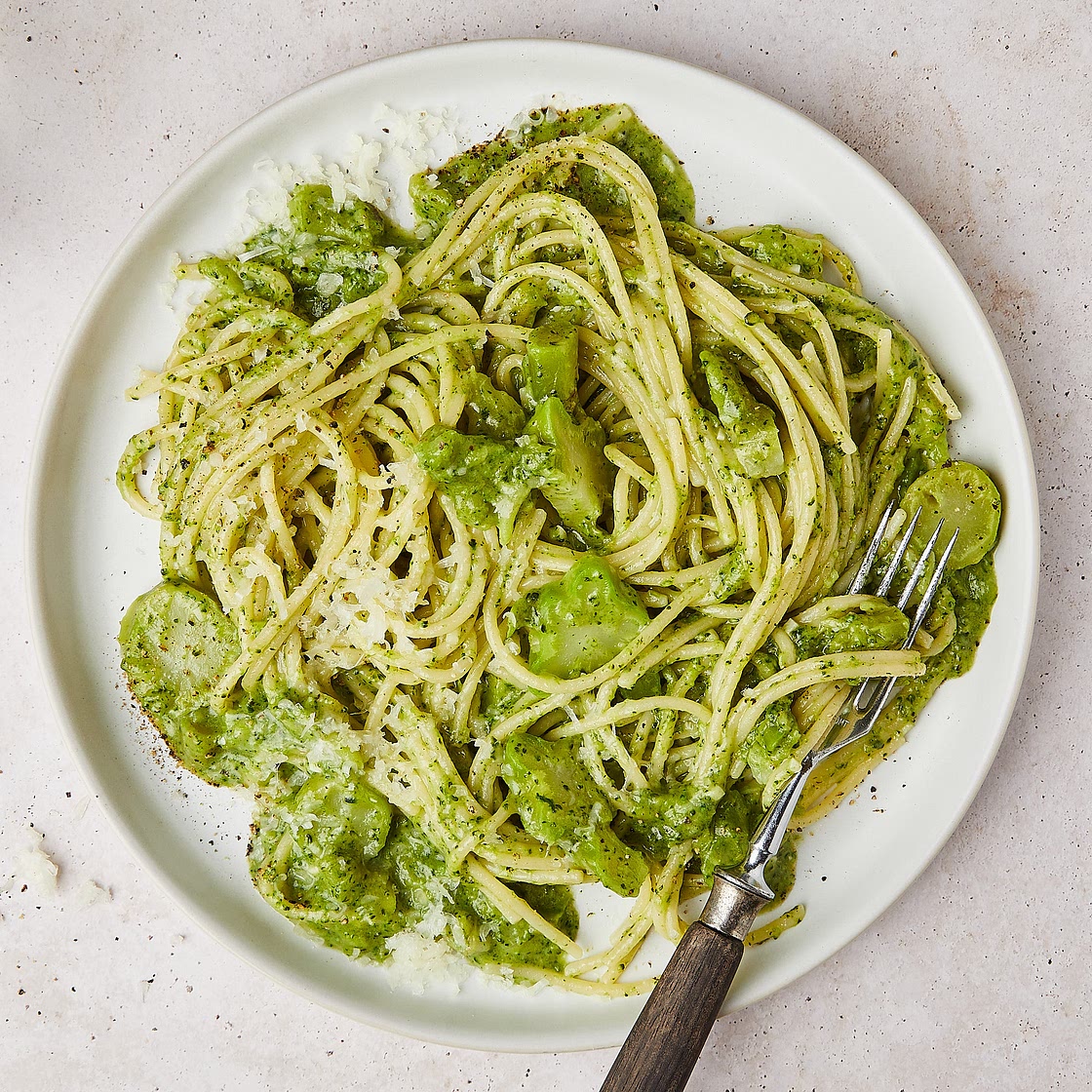 Spaghetti aglio e olio with broccoli
