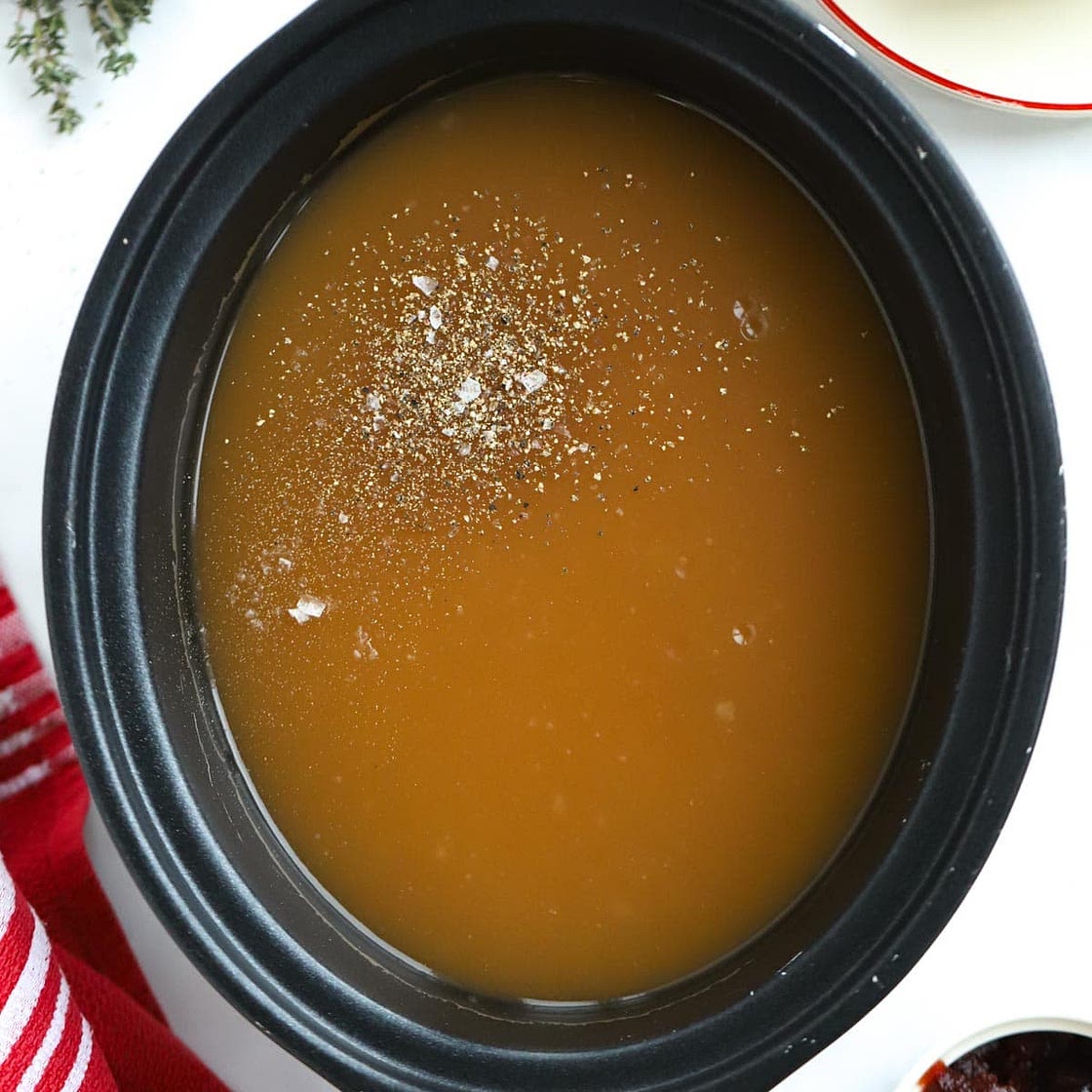 Slow Cooker Gravy {Make Ahead}