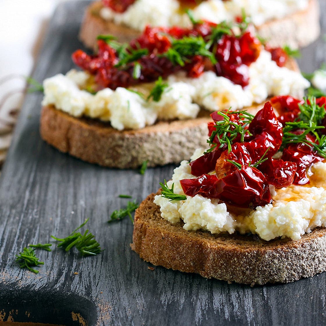 Bruschetta tomates séchées et ricotta