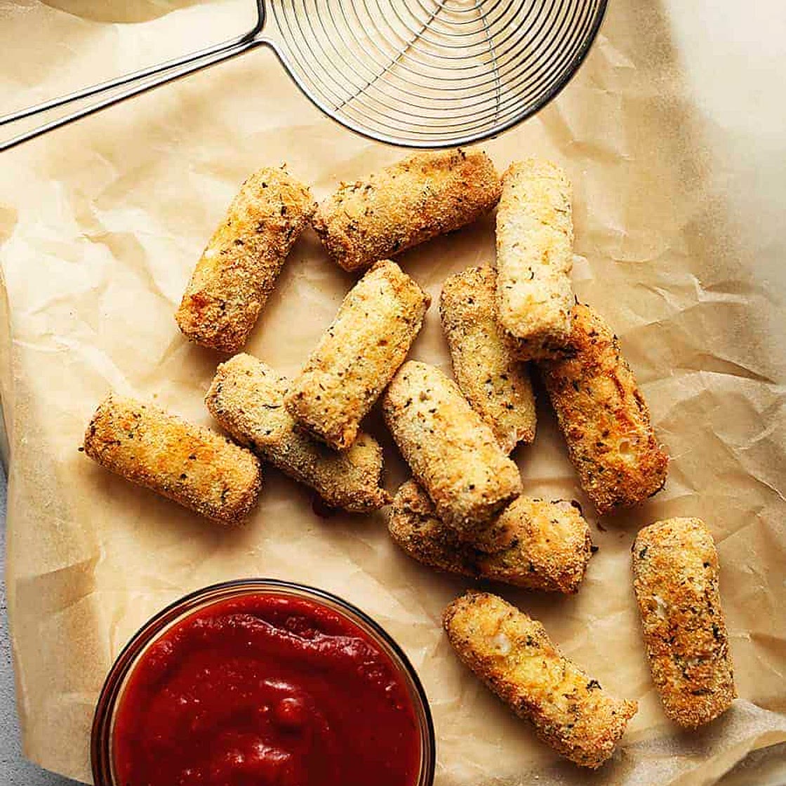 Crispy Keto Mozzarella Cheese Sticks