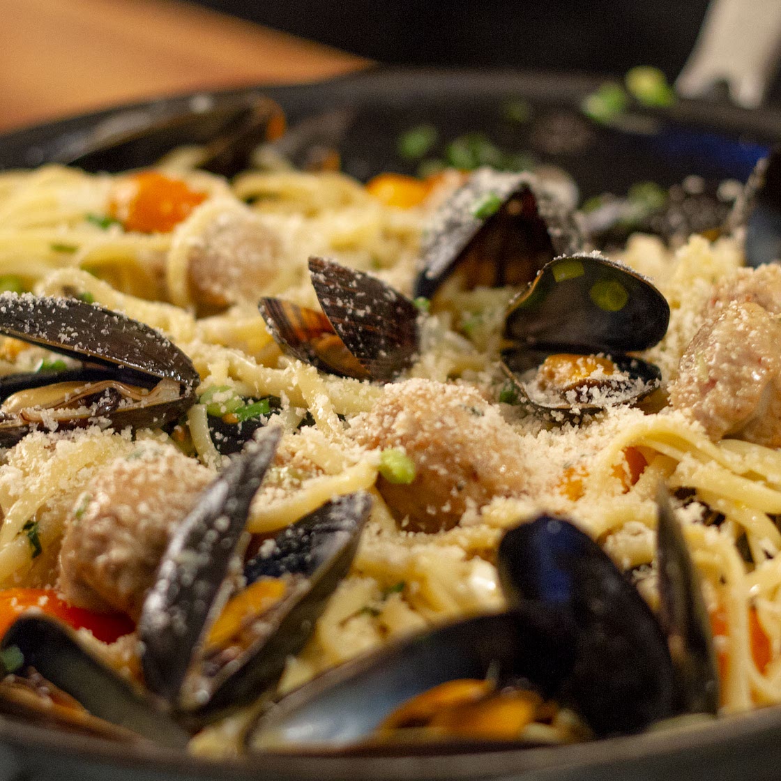 Linguine aux moules et à la saucisse italienne