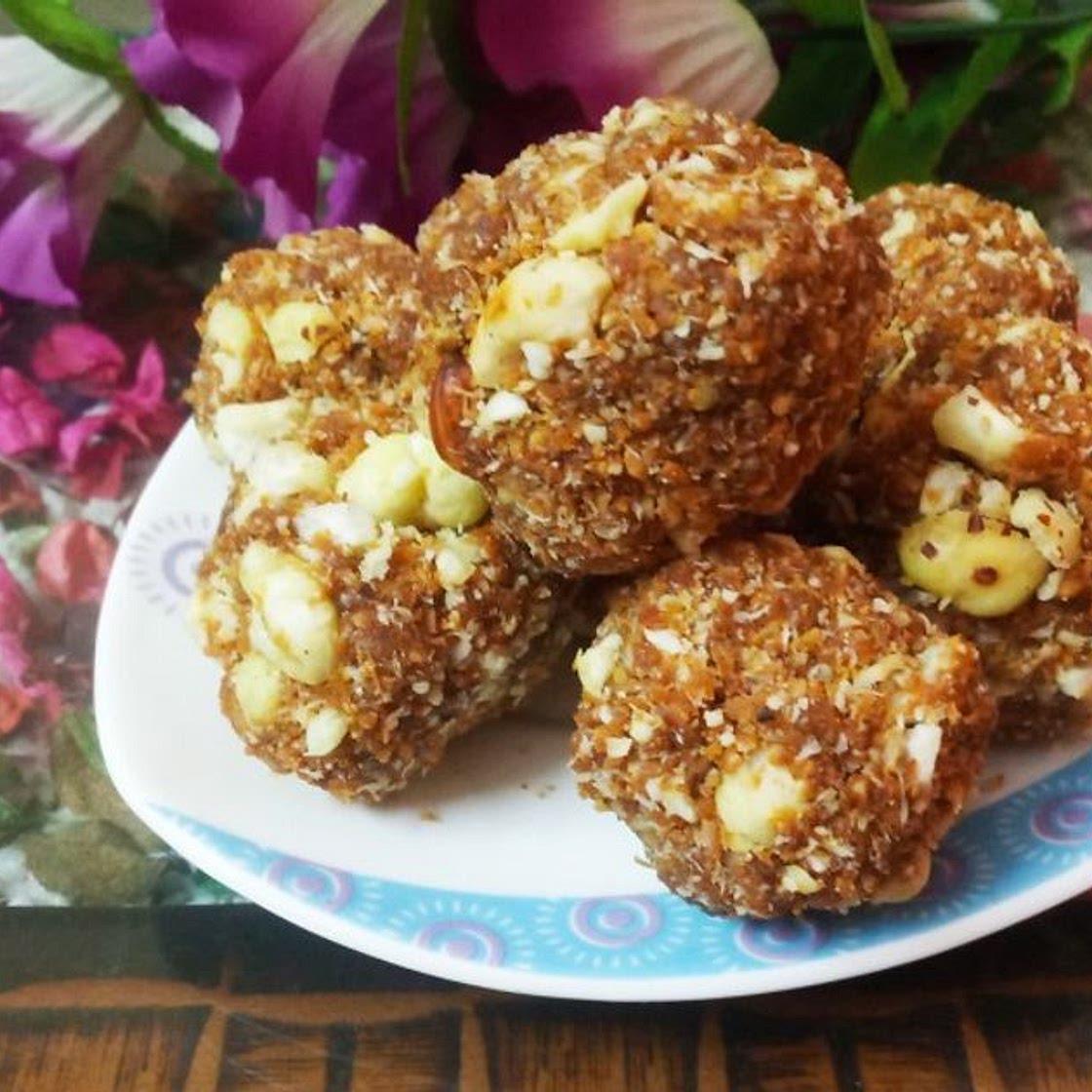 ड्राई फ्रूट लडडू (dry fruits ladoo recipe in Hindi)