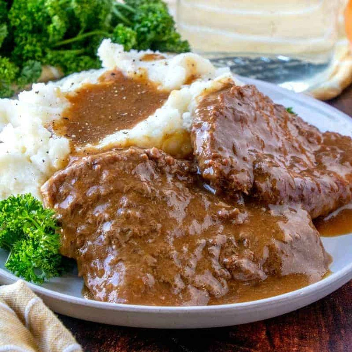 INSTANT POT CUBED STEAK AND GRAVY