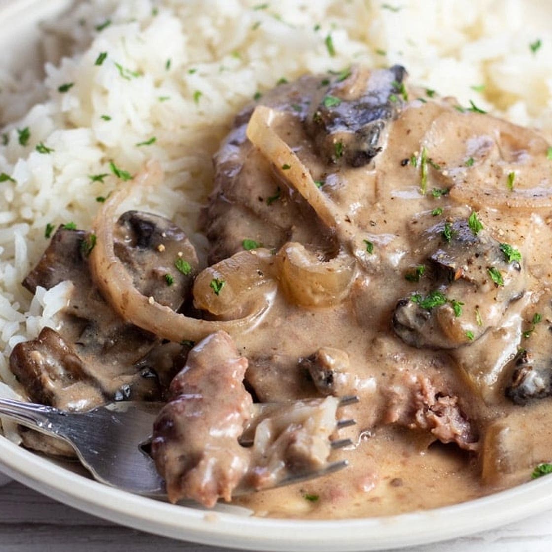 Crockpot Cube Steak Recipe (with gravy, onions, and mushrooms)