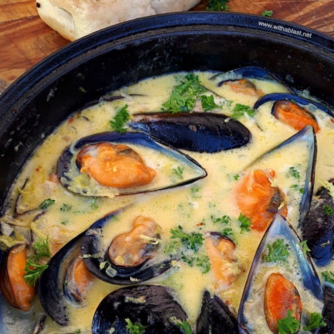 Mussels In lemon Garlic-Butter Sauce
