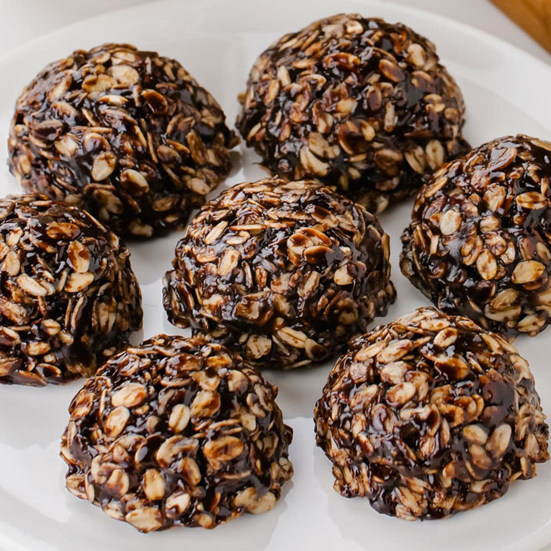 No-bake Chocolate Oatmeal Cookies (so very chewy!)