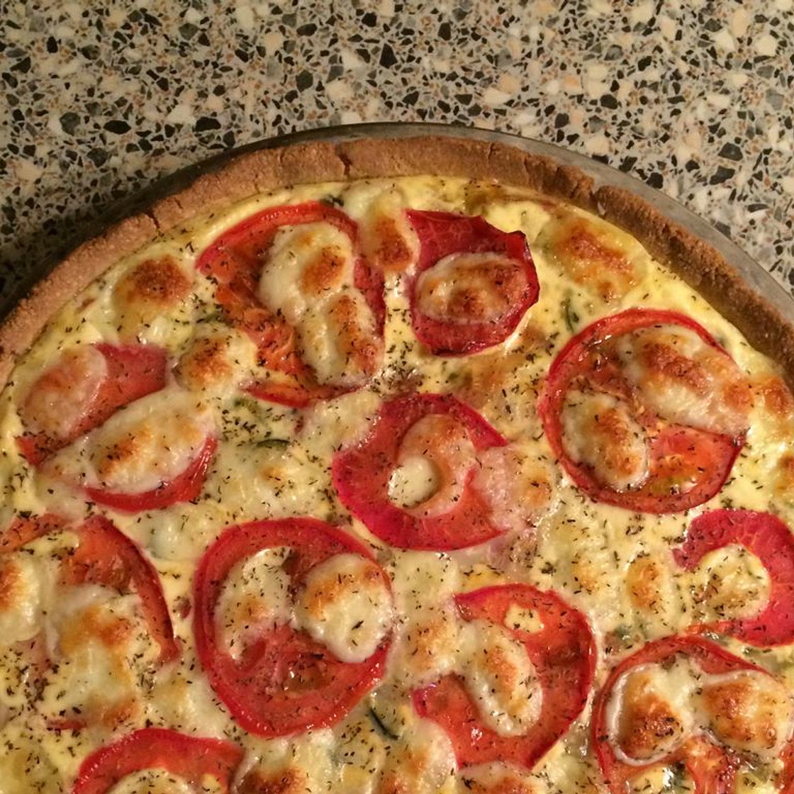 Tarte (sans gluten) aux légumes, lardons et mozzarella