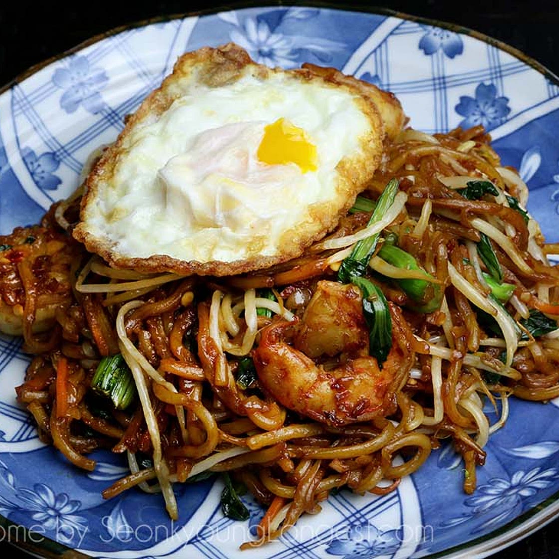 Mie Goreng (Indonesian Fried Noodles)